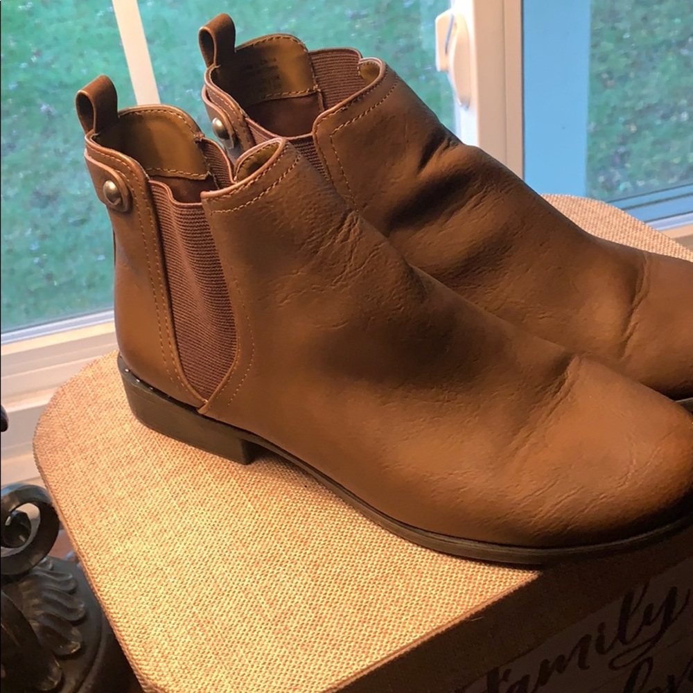 Call it Spring Pull on Short Booties Size 8